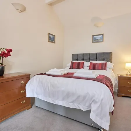 Holiday home 2 Bed In Sz588 *